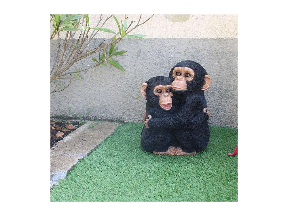 Chimpanzés enlacés en résine 35 cm