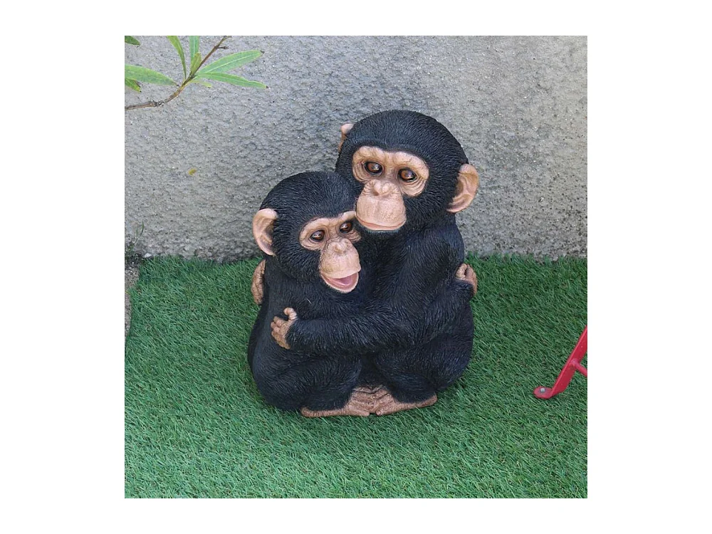 Chimpanzés enlacés en résine 35 cm