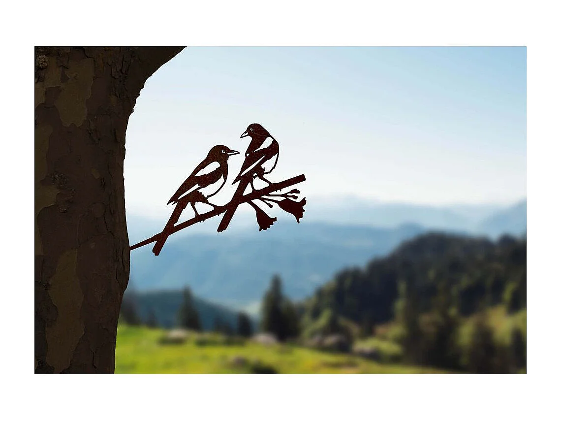 Oiseau sur pique pie eurasienne en acier corten