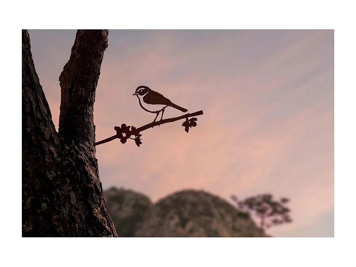 Oiseau sur pique pouillot des canaris en acier corten
