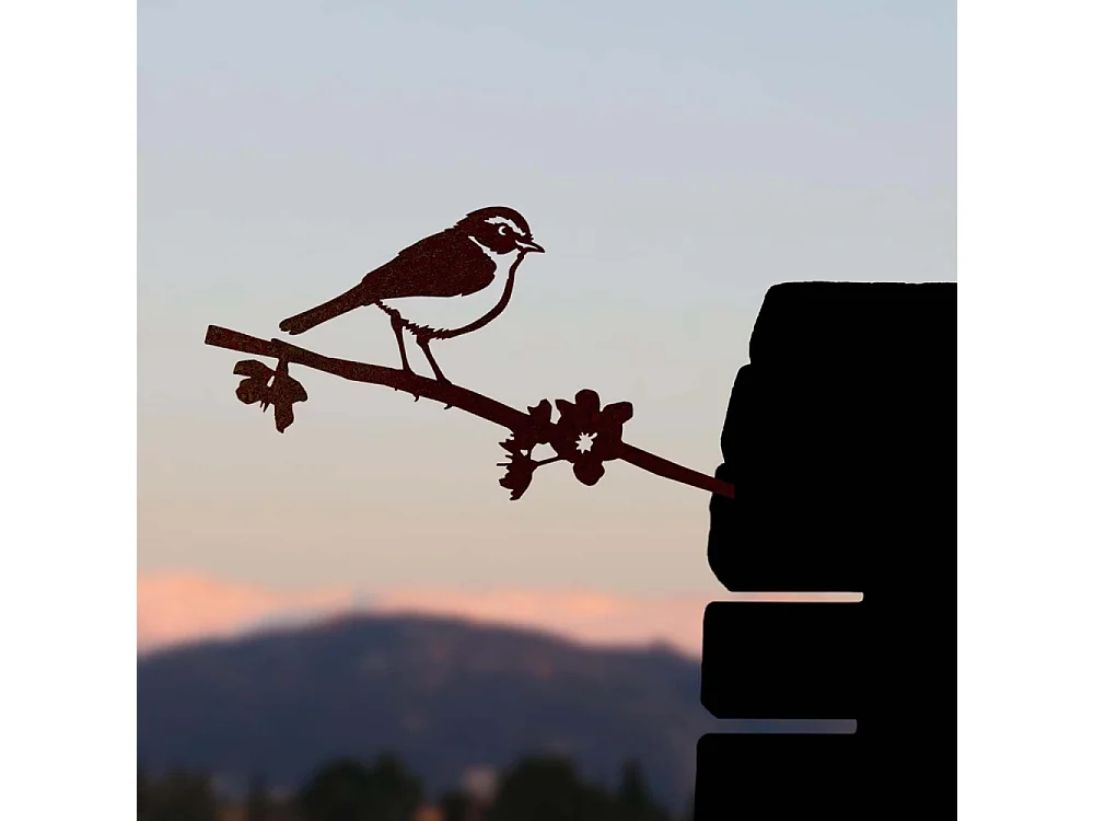 Oiseau sur pique pouillot des canaris en acier corten