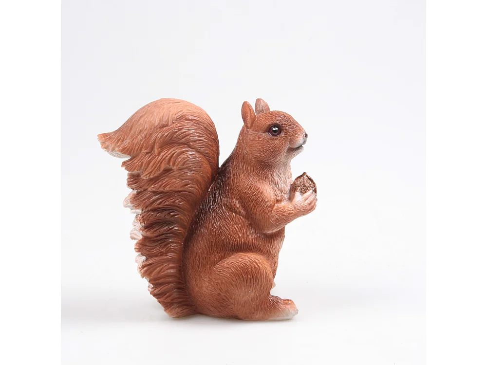 Ecureuil rigolo en résine Assis