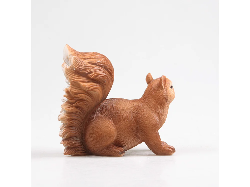 Divertente scoiattolo in resina a 4 zampe