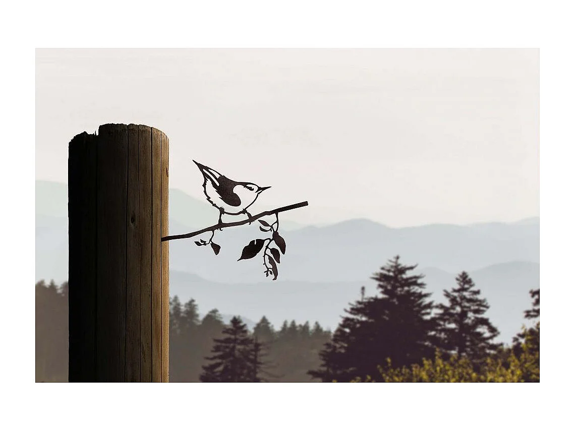 Oiseau sur pique sittelle en acier corten