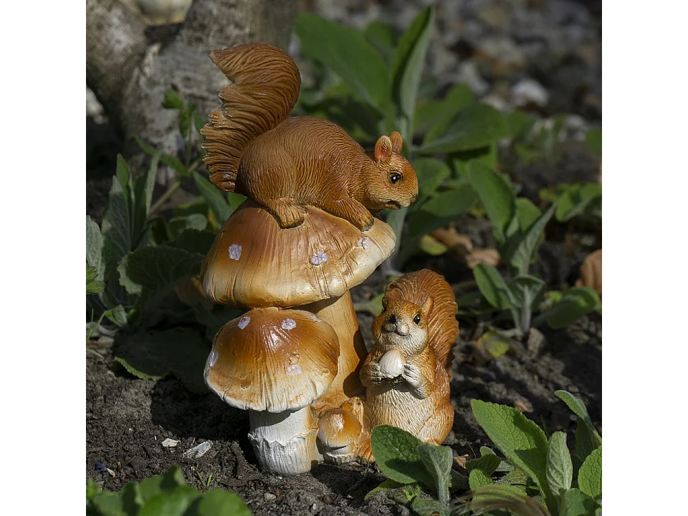 Ecureuil rigolo en résine Champignon