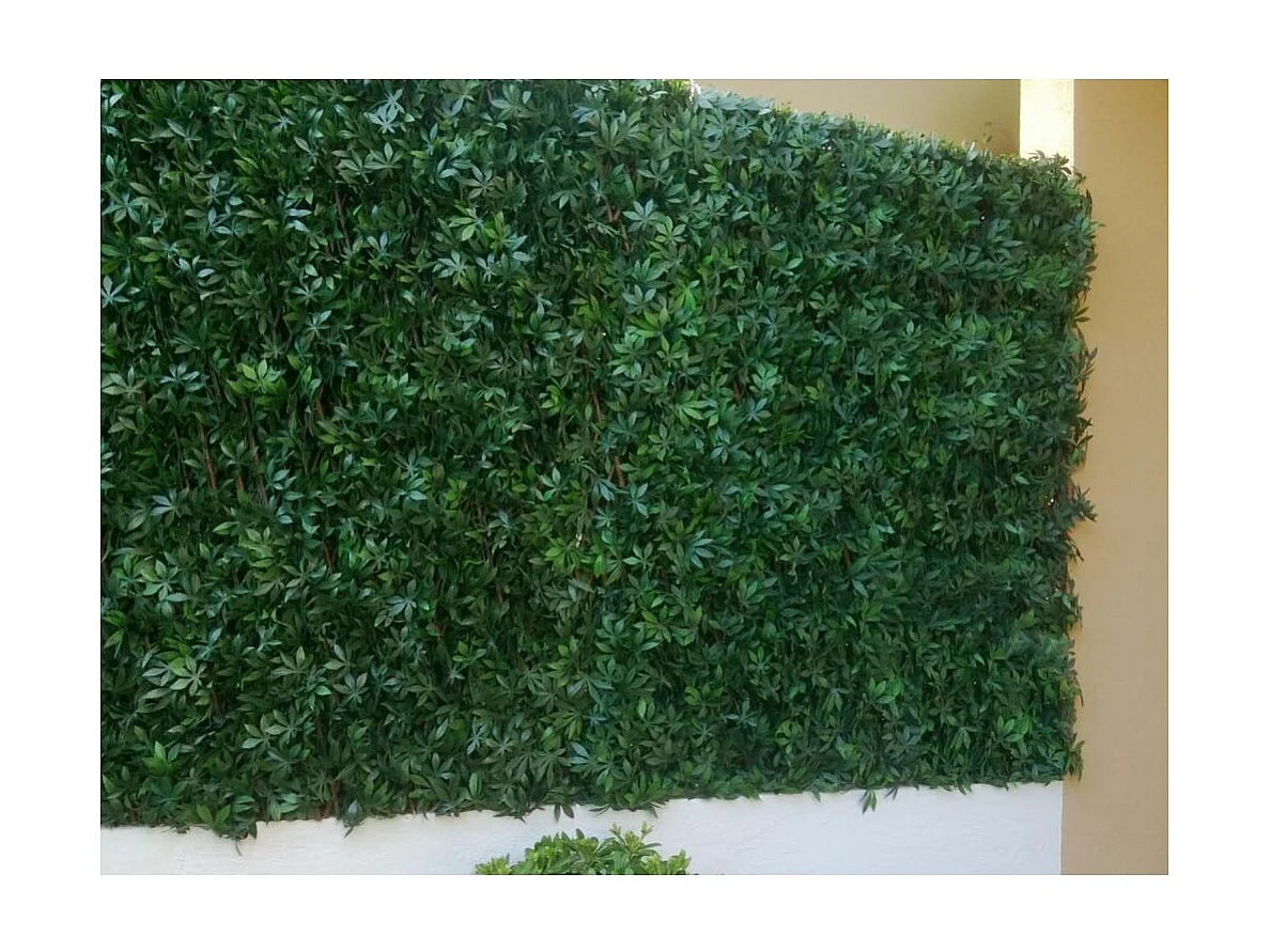 Enrejado de madera de sauce y hojas artificiales de enredadera de Virginia