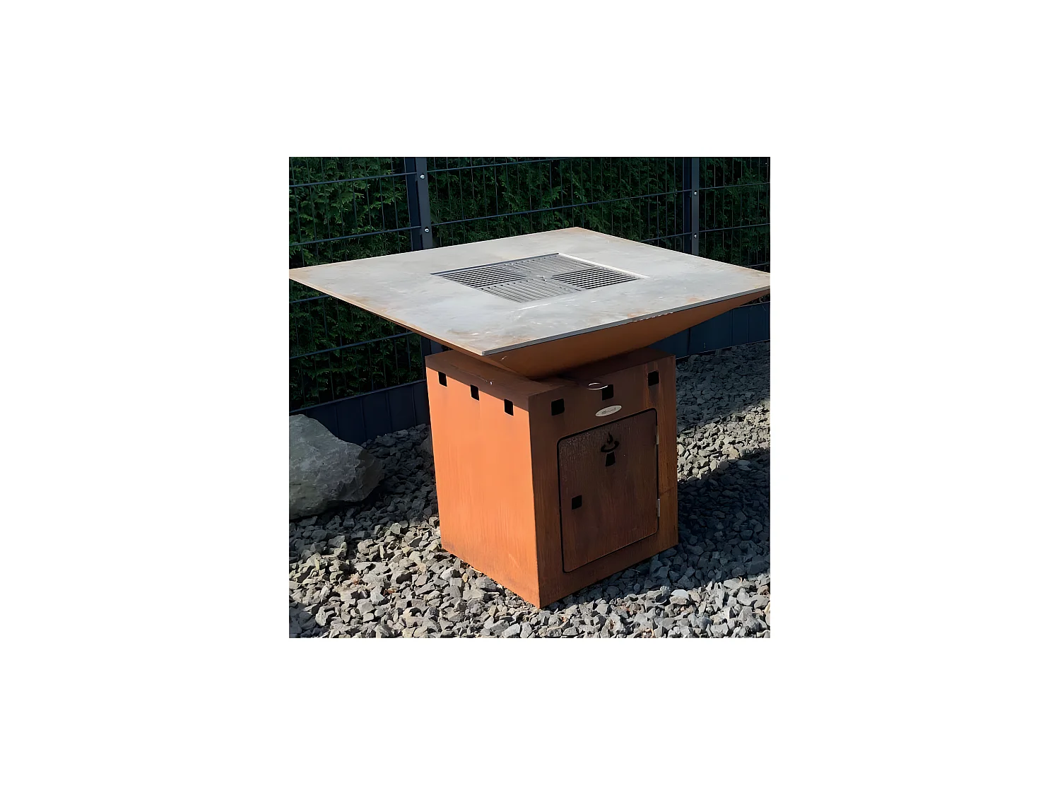 Barbecue brasero en acier Cube Surface de cuisson 102 cm