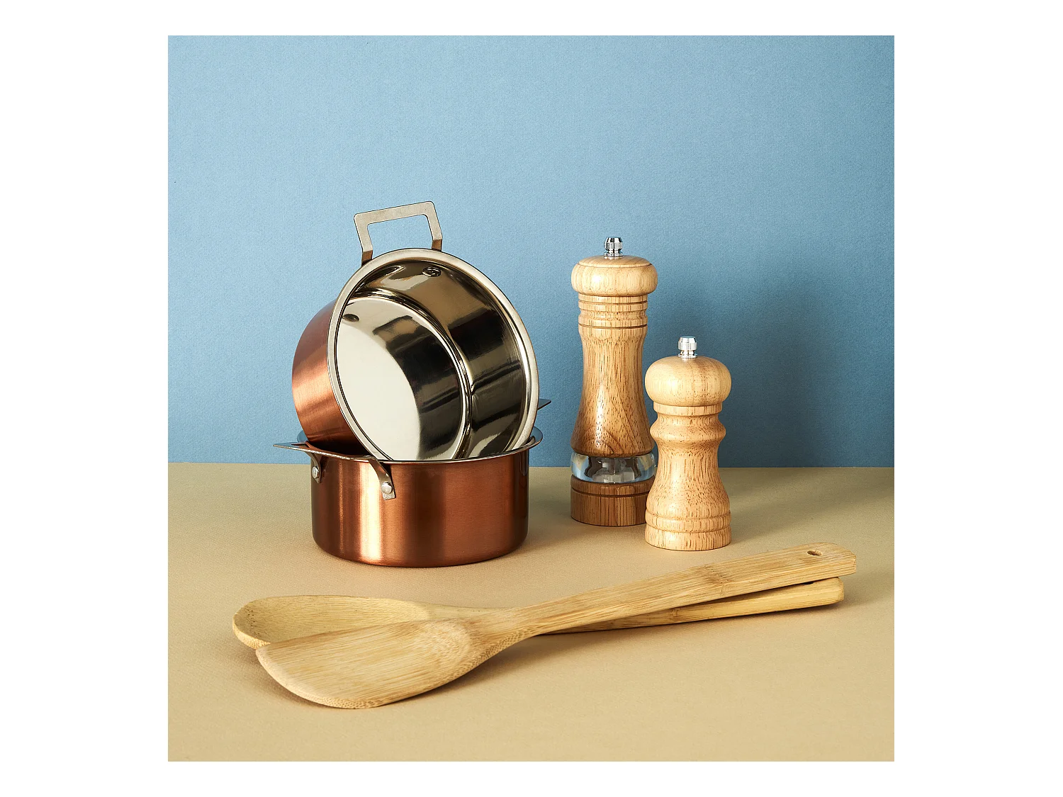 Petit Moulin A Poivre Et Sel En Bois Beige