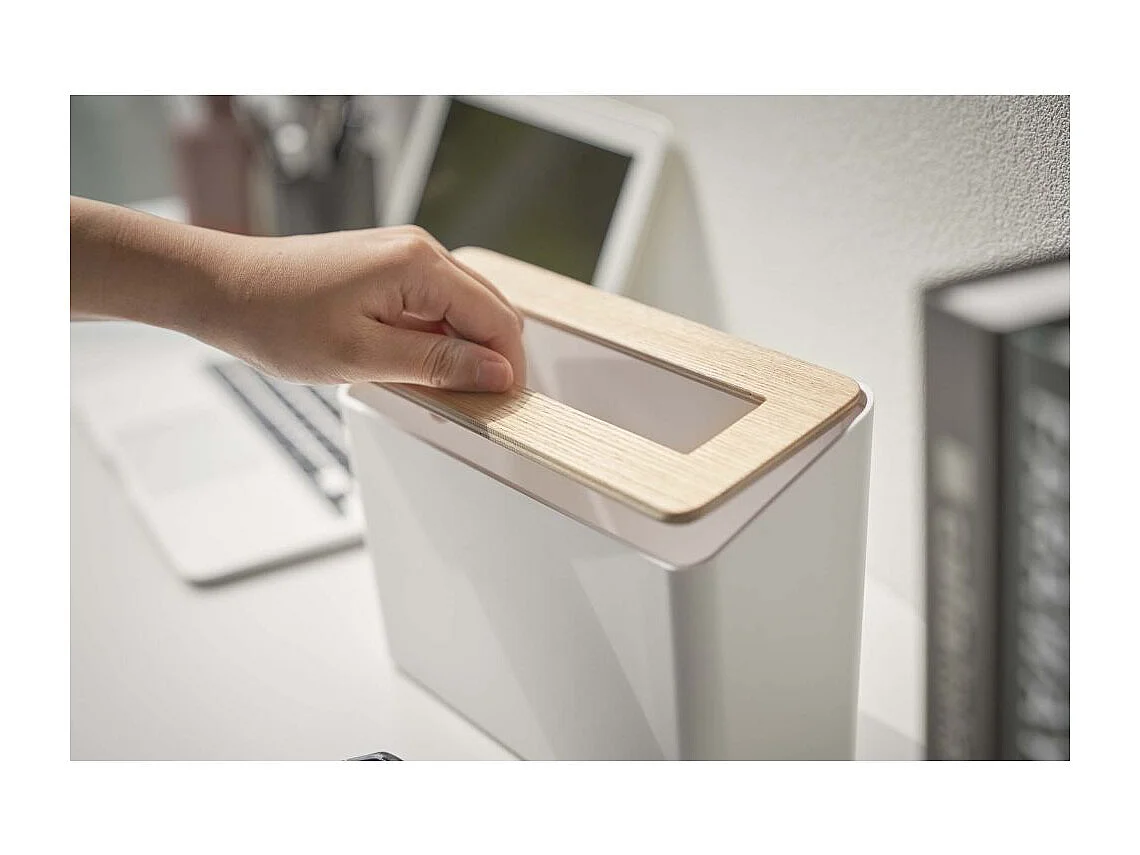 Cestino da tavolo in resina e legno