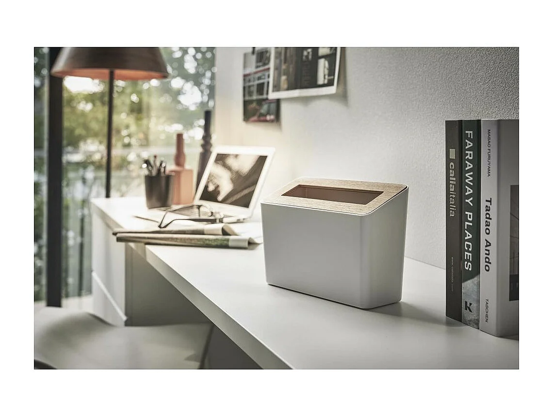 Cestino da tavolo in resina e legno