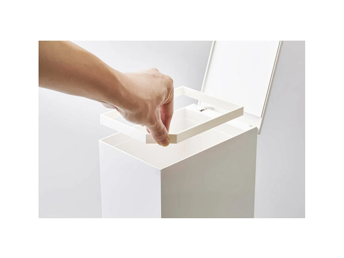 Cubo de basura moderno Torre