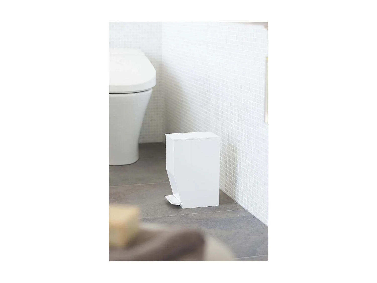 Moderner Badezimmer-Abfalleimer Tower