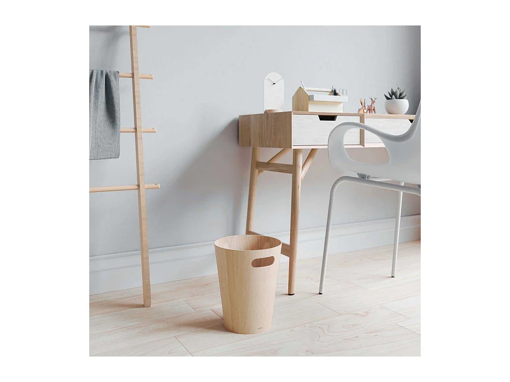 Cesta de madera con asas de transporte