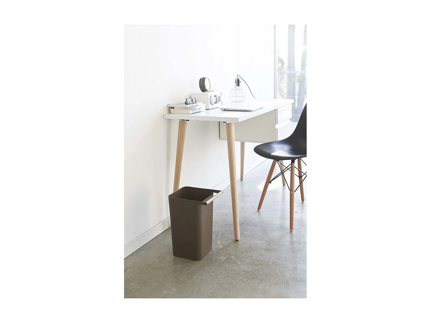 Cestino in polipropilene con manico in legno Como