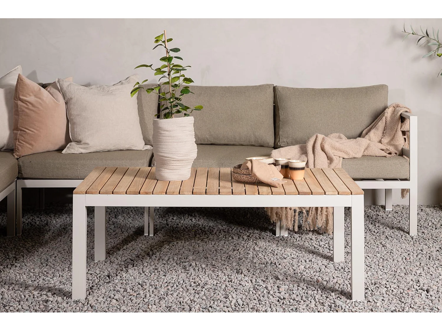Brasilia salontafel beige, teak.