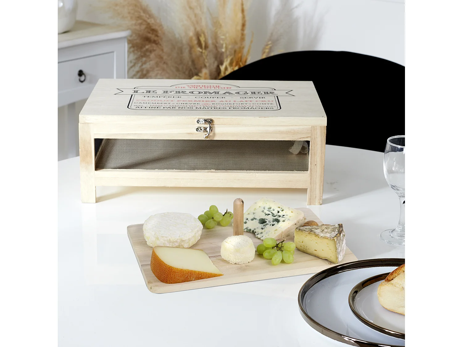 Käsekiste mit Serviertablett aus Holz