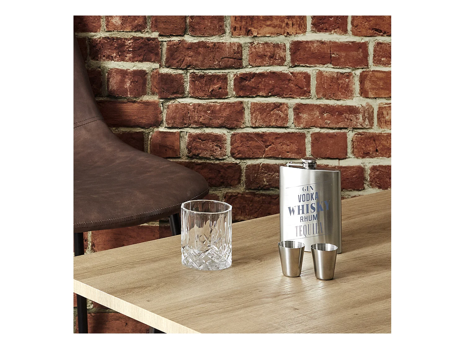 9fiole A Whisky Avec Shooter X2 Et Entonnoir