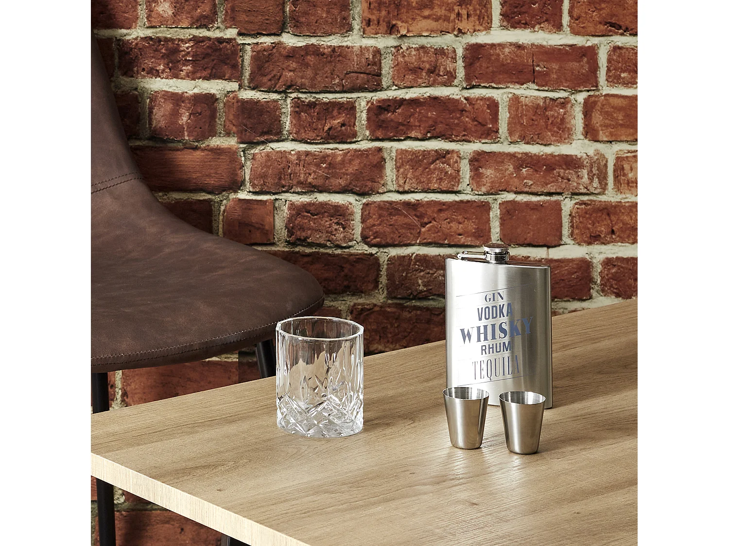 9fiole A Whisky Avec Shooter X2 Et Entonnoir