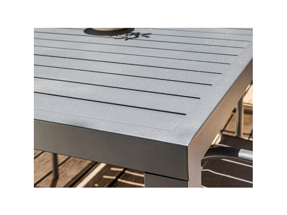 Table extérieure en aluminium plateau à lattes Alice 180 cm