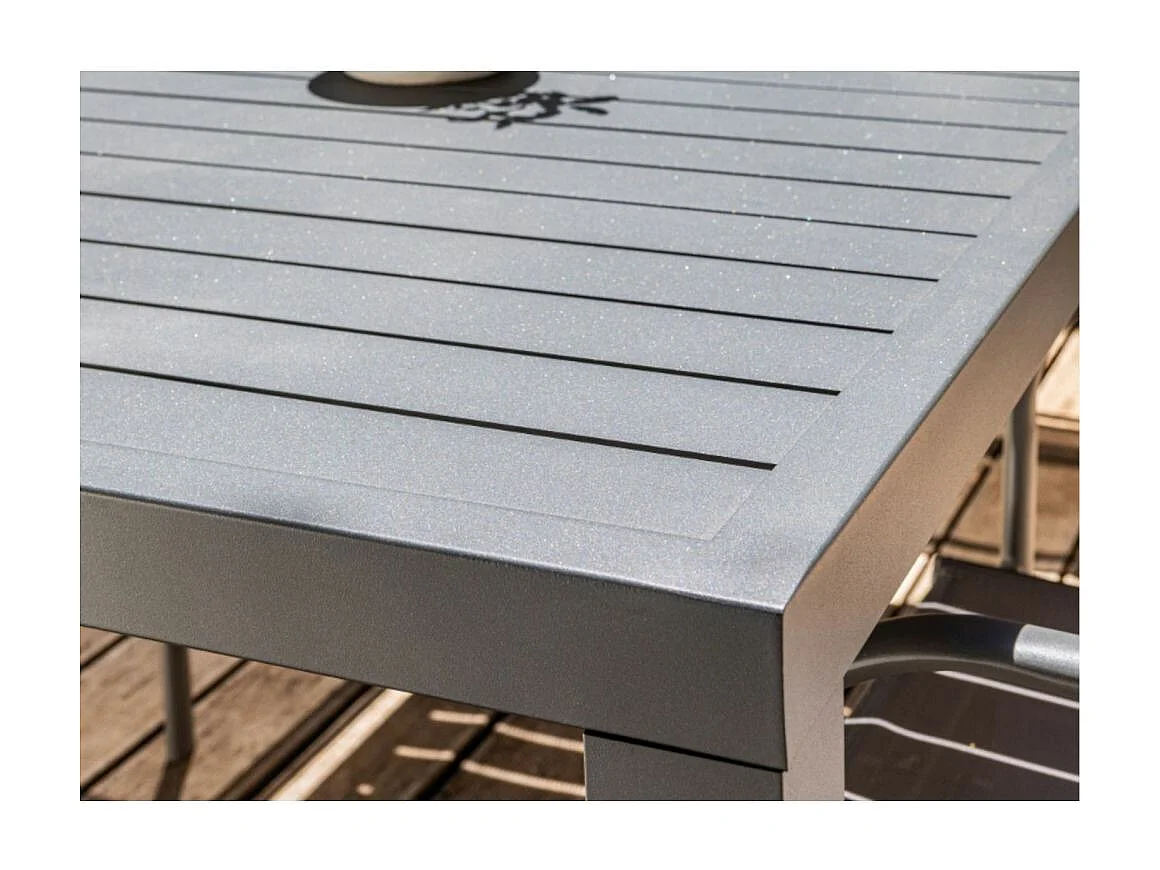Table extérieure en aluminium plateau à lattes Alice 180 cm