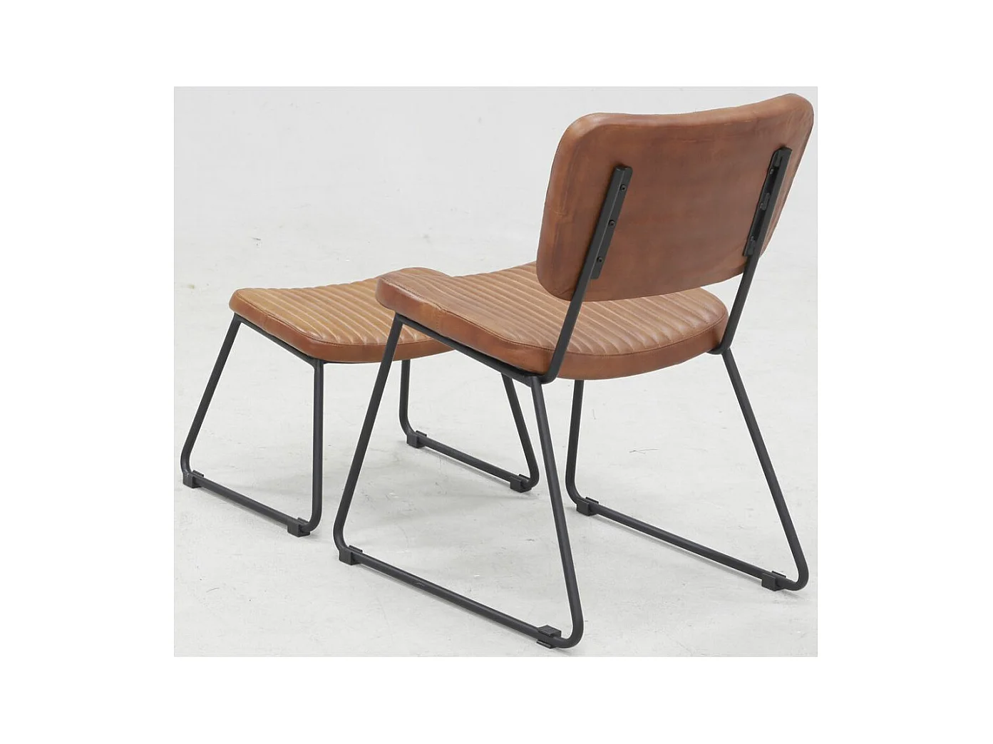 Fauteuil vintage et repose-pieds cuir de buffle