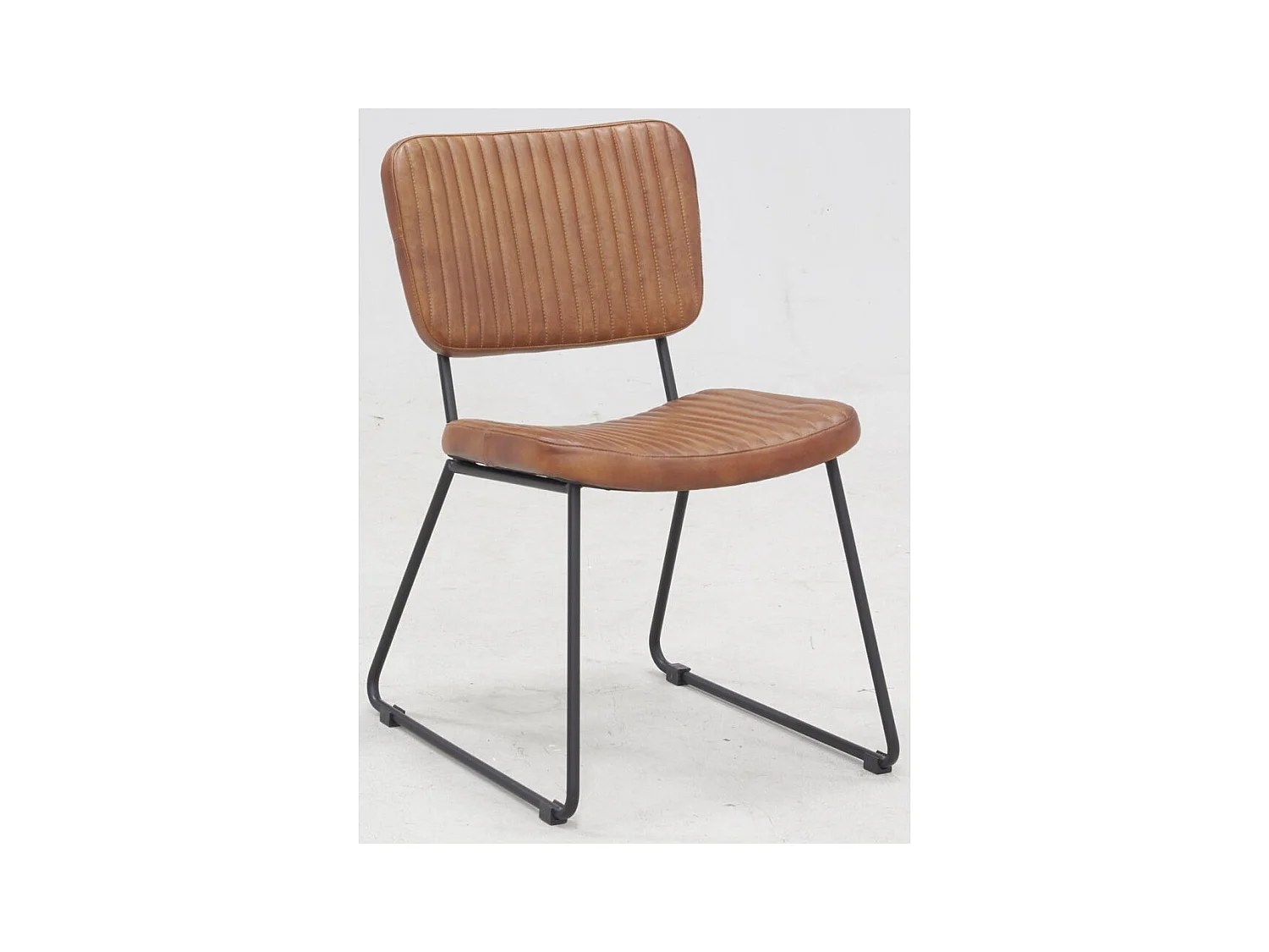 Fauteuil vintage et repose-pieds cuir de buffle