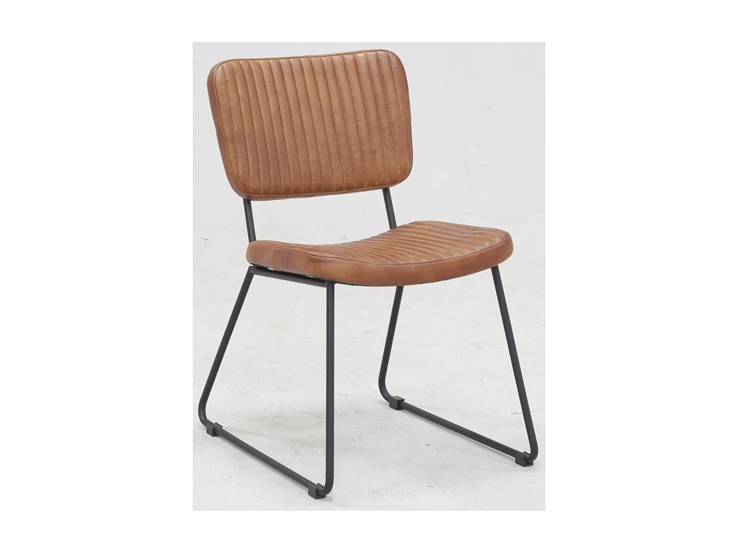 Fauteuil vintage et repose-pieds cuir de buffle