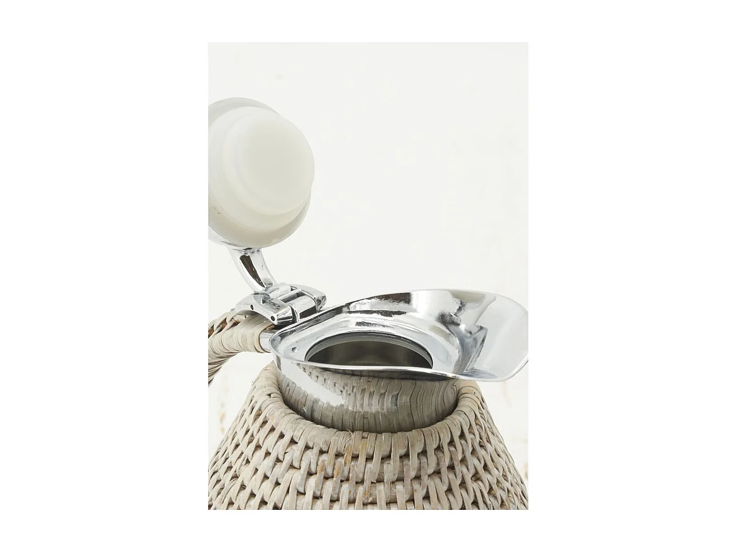 Thermos en acier inoxydable et rotin