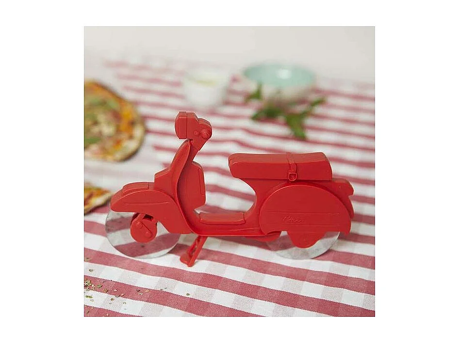 Roulette à pizza en plastique Scooter