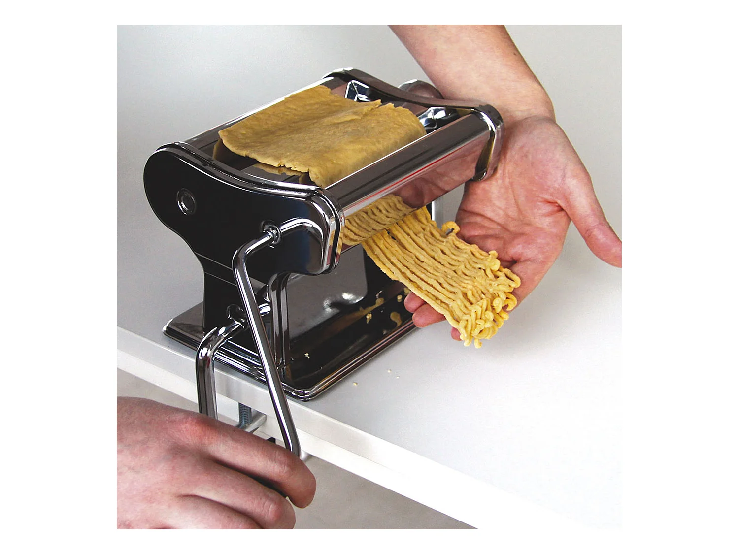 Machine A Pates Argent