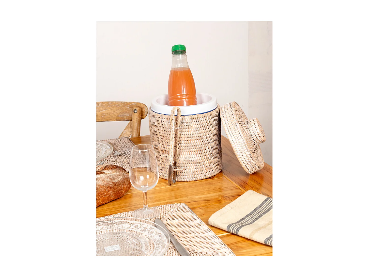 Cubitera de ratán con pinza