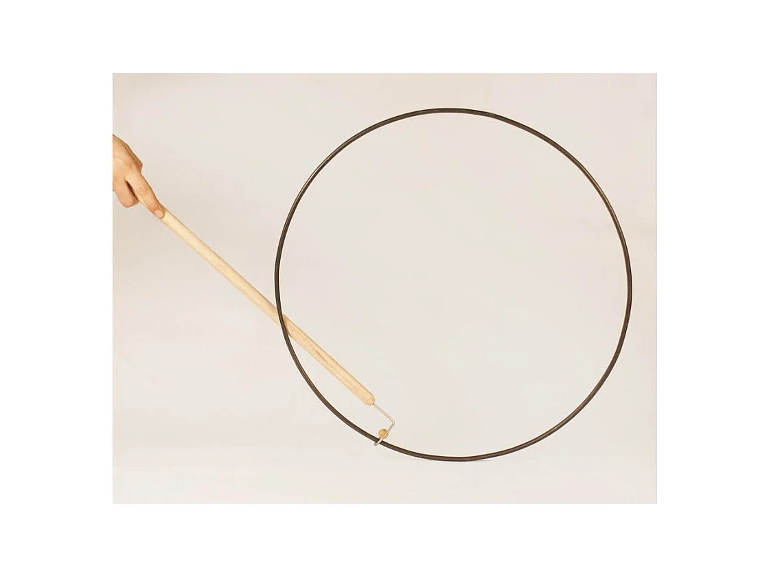 Jeu du cerceau avec baton