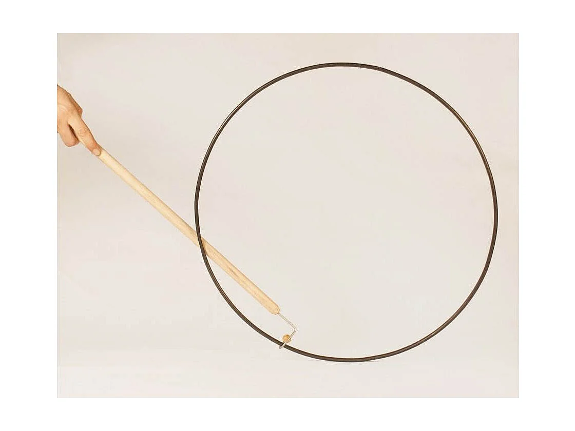 Jeu du cerceau avec baton