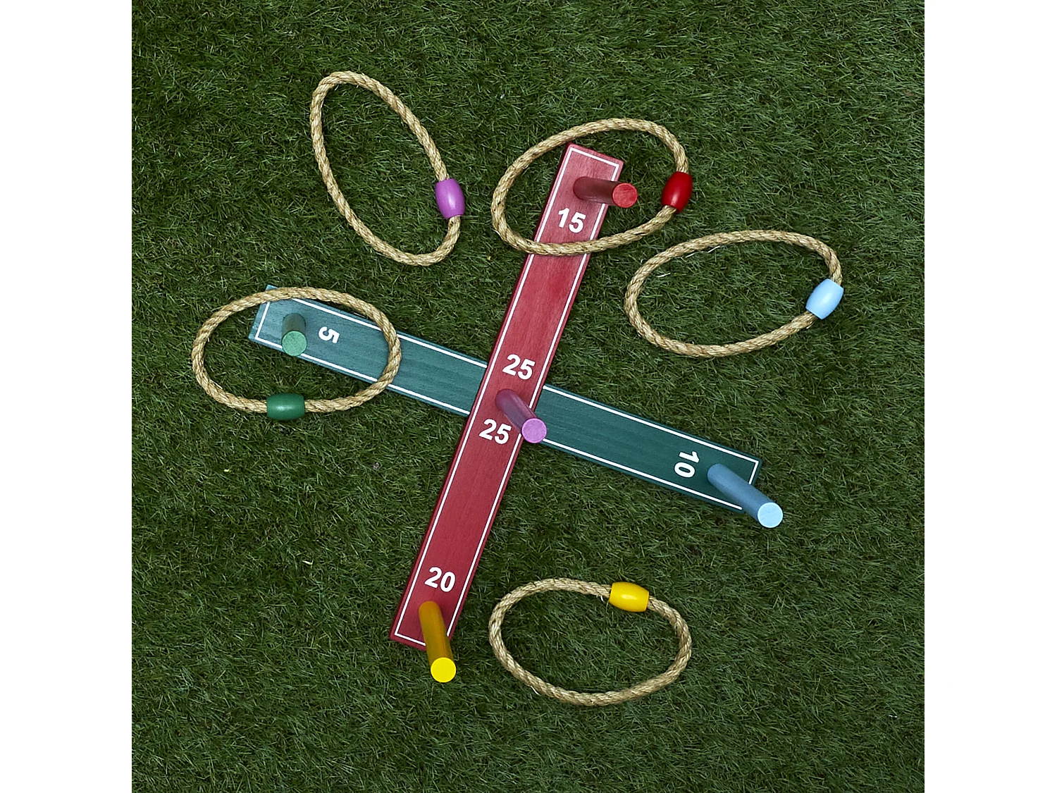 Gioco del lancio degli anelli all'aperto