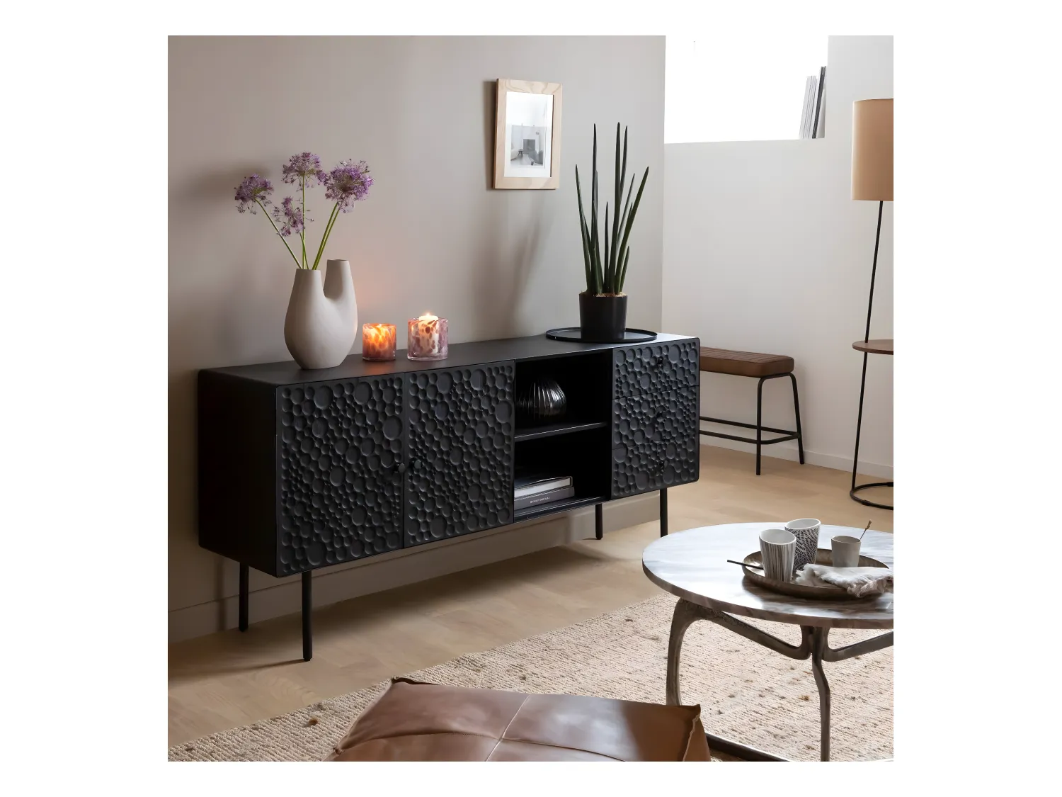 Buffet de madera de mango y metal Liv Liv para una decoración contemporánea