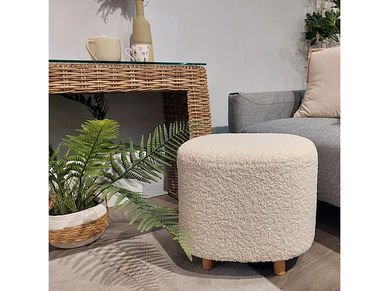 Pouf en tissu bouclette écru imitation laine et pieds en bois - SHAUN