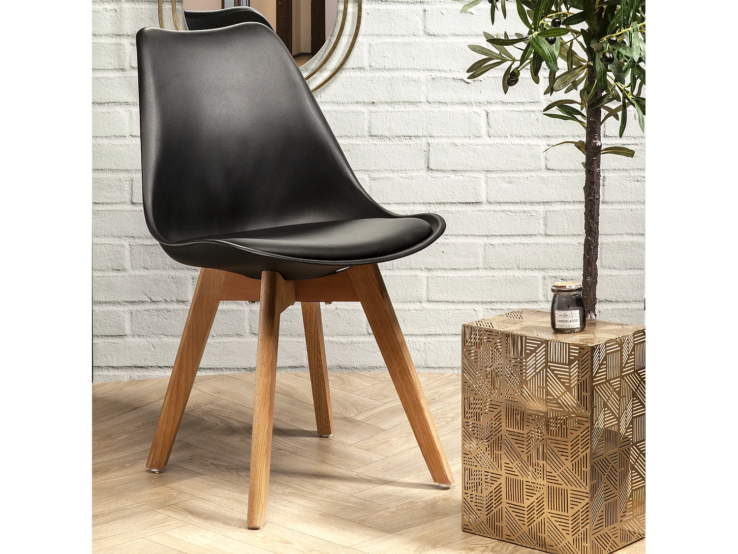 Chaise scandinave avec assise rembourrée