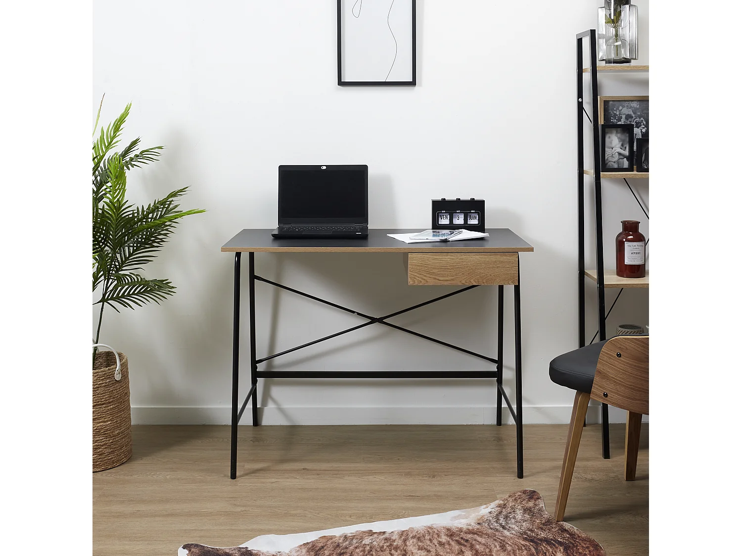 Bureau Stanford Marron, Noir