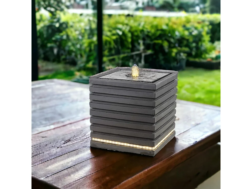 Fuente de exterior en Square composite