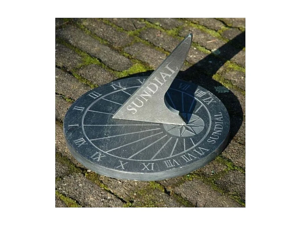 Reloj de sol en esquisto