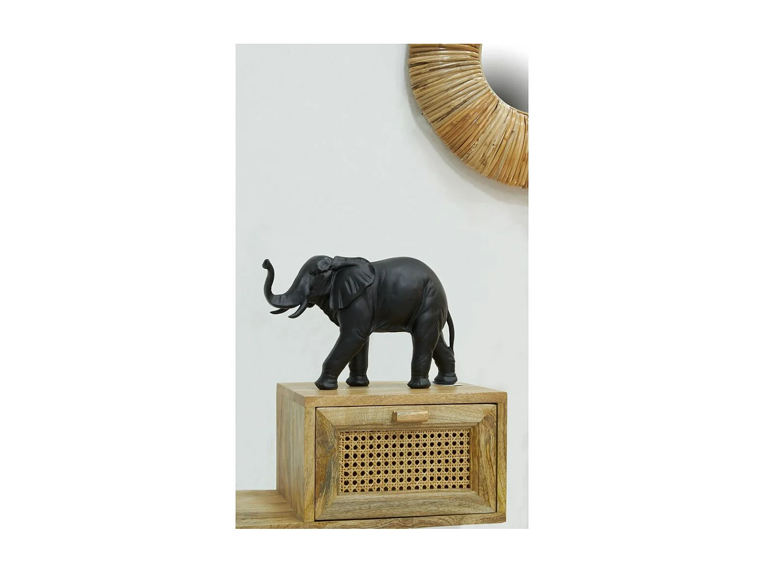 Statuette éléphant en résine noire