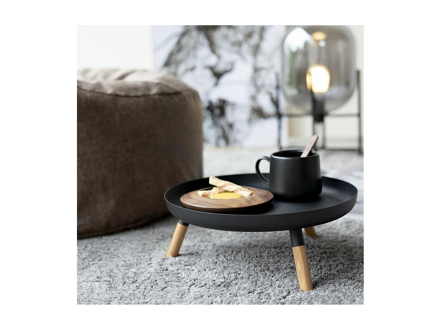 Plateau rond en métal avec pieds Tower