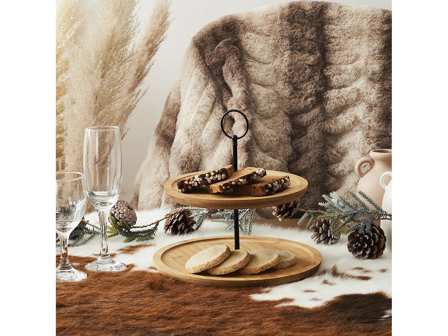 2-stöckiges Display aus Bambus