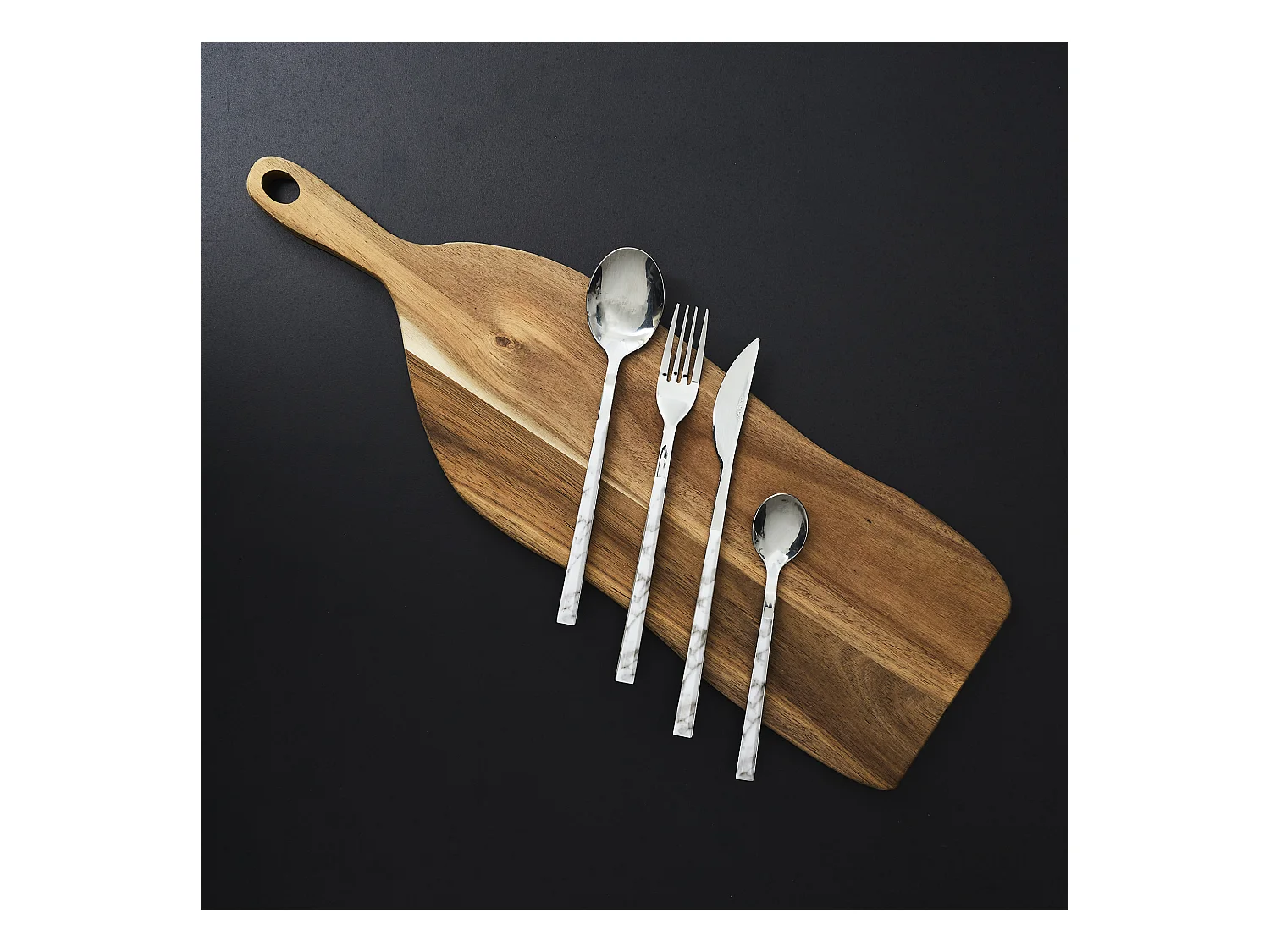 Menagere Effet Marbre X16 Noir, Blanc