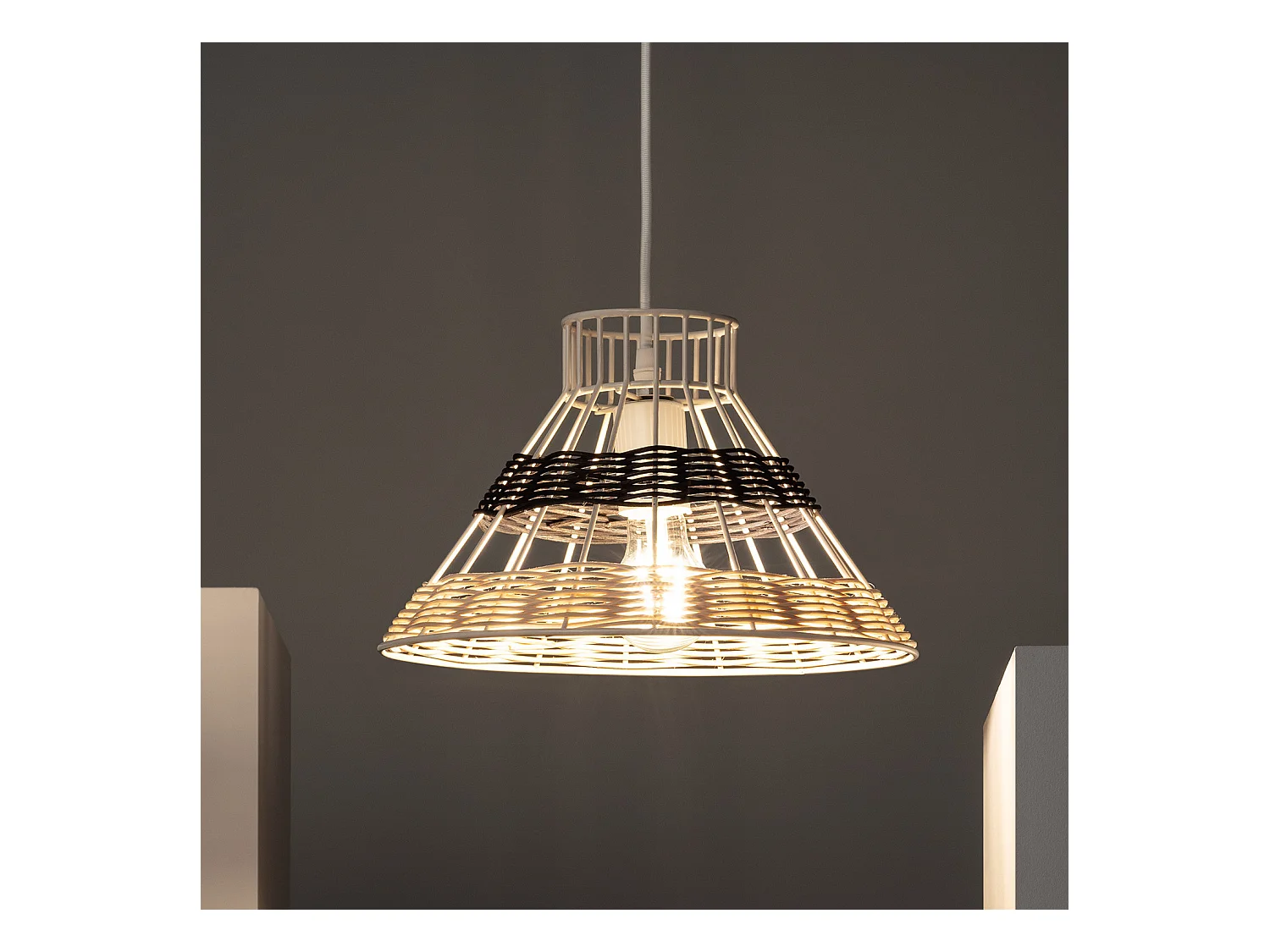 Suspension Rotin Wasari Noir