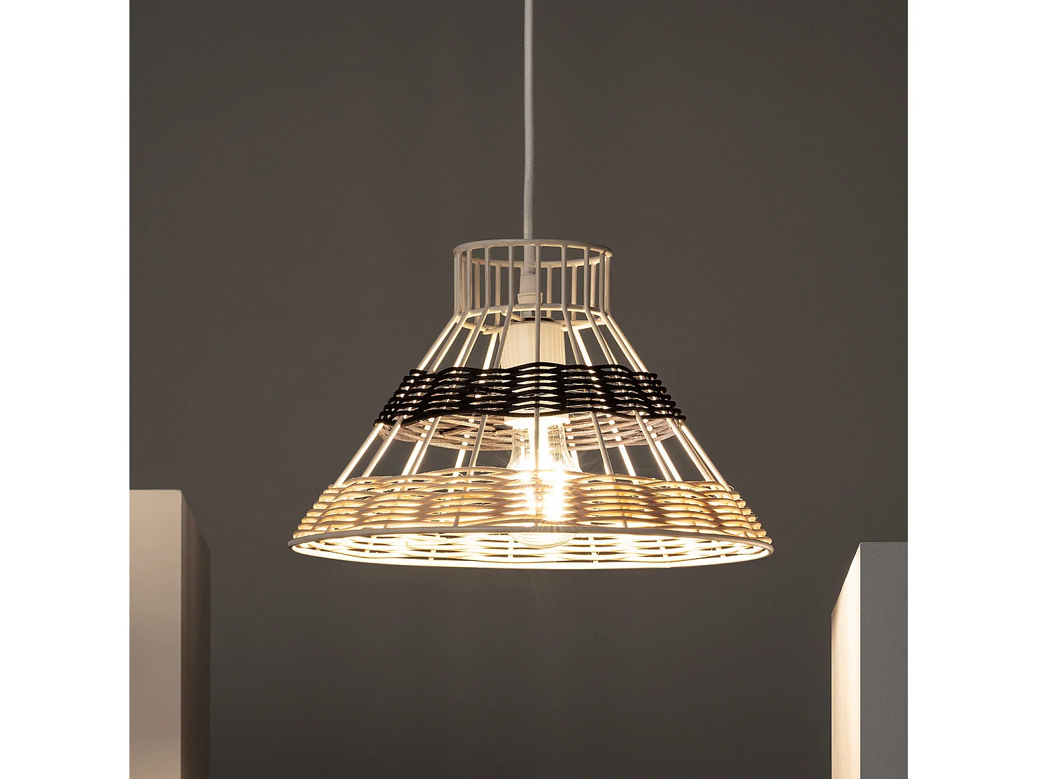 Suspension Rotin Wasari Noir