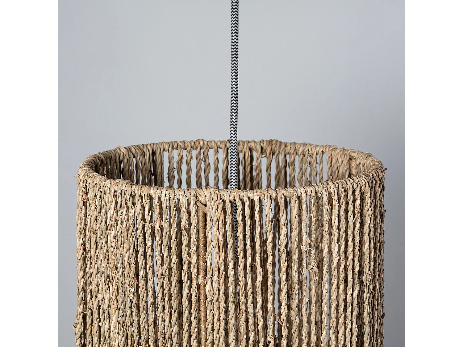 Suspension Fibres Naturelles Newén Ø500 mm ILUZZIA   Noir/Blanc