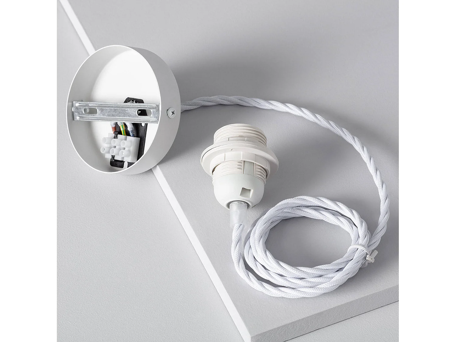 Lampada a Sospensione Rattan Oblate Bulang ILUZZIA Intrecciato Bianco