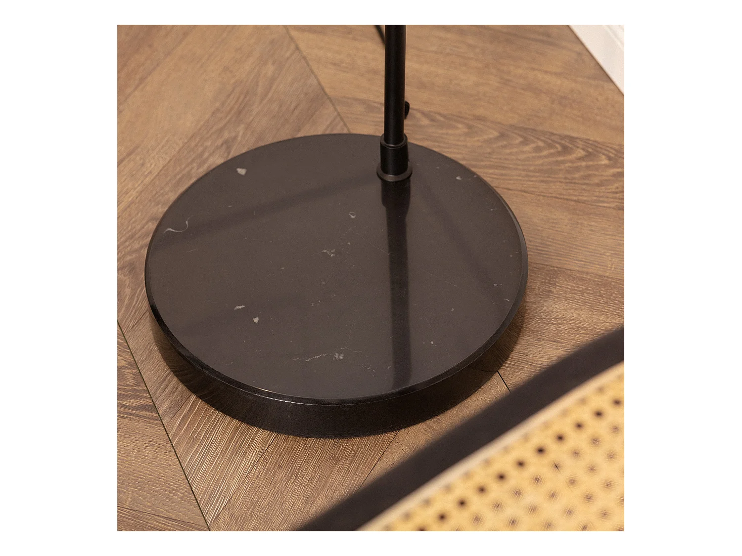 Lámpara de Pie Metal Reflect Negro