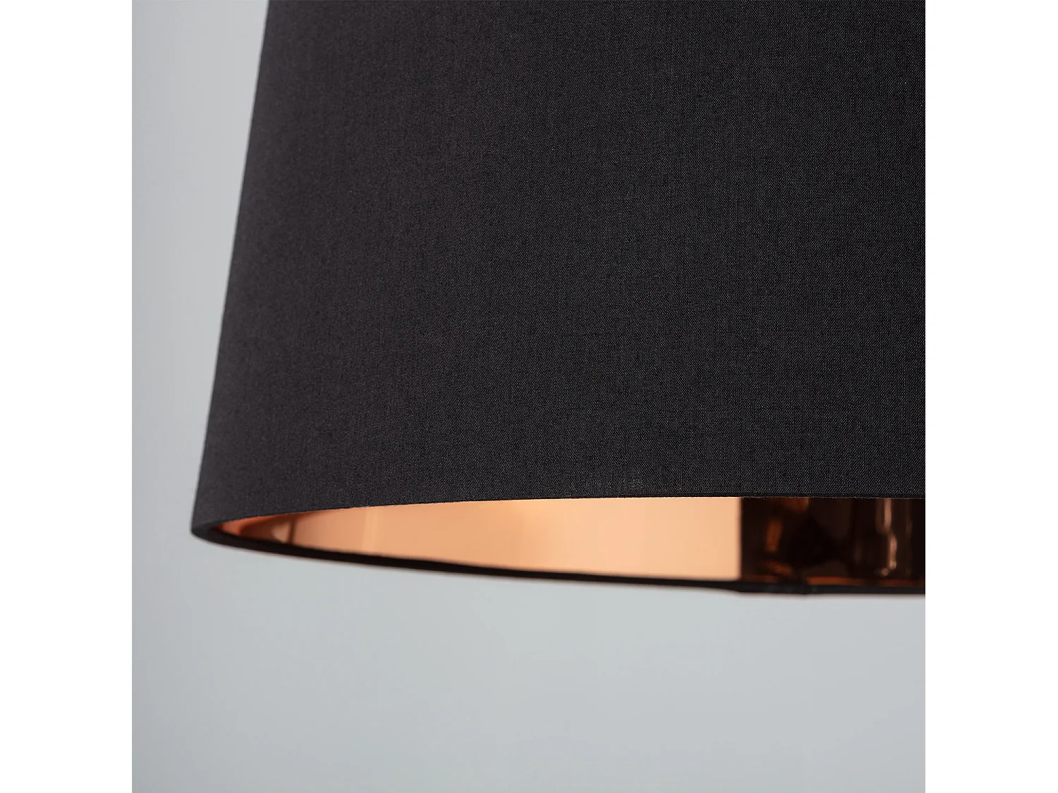 Lámpara de Pie Metal Reflect Negro